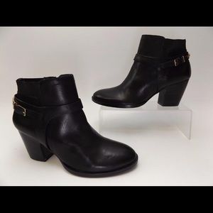 Leather Signature Ankle. Size 7.5 M. Used once.